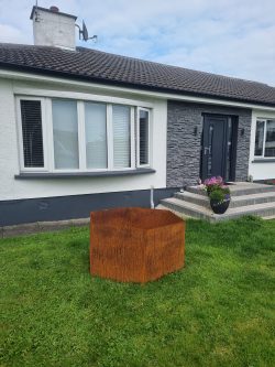 Natural rust steel planter by panda-engineering